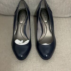 Life Stride Blue Classic Heels